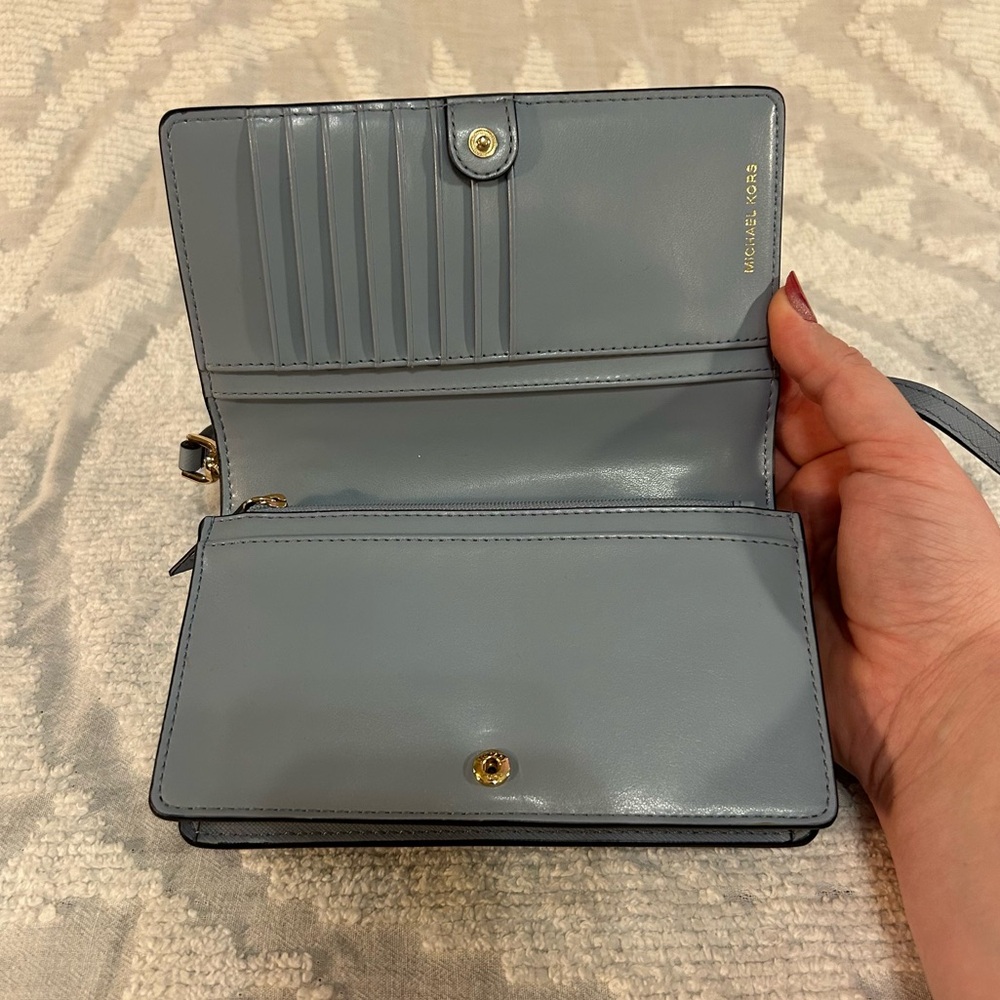 Michael Kors Pale Blue Jet Set Charm Small Top Handle Smartphone Crossbody Purse - Picture 10 of 15